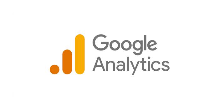 Google Analytics logotyp med tre stigande orange staplar till vänster och texten Google Analytics i grått till höger, allt mot en vit bakgrund-perfekt för dig som söker hjälp med hemsida eller timbank webbutveckling. winwinweb