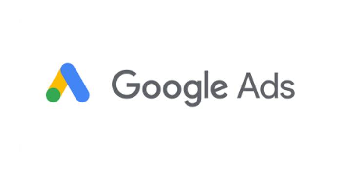 Google Ads logotyp med ett stiliserat stort A i blått, gult och grönt, bredvid orden Google Ads i grå text på en vit bakgrund - perfekt för att visa upp digital rådgivning eller WordPress supporttjänster. winwinweb